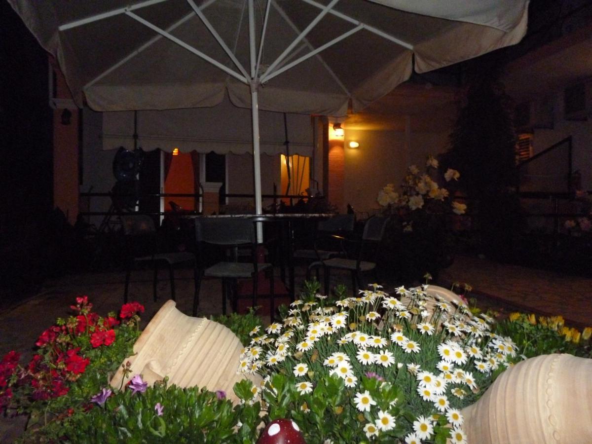 Kostas Apartments & Studios Agios Georgios Pagon Exterior foto