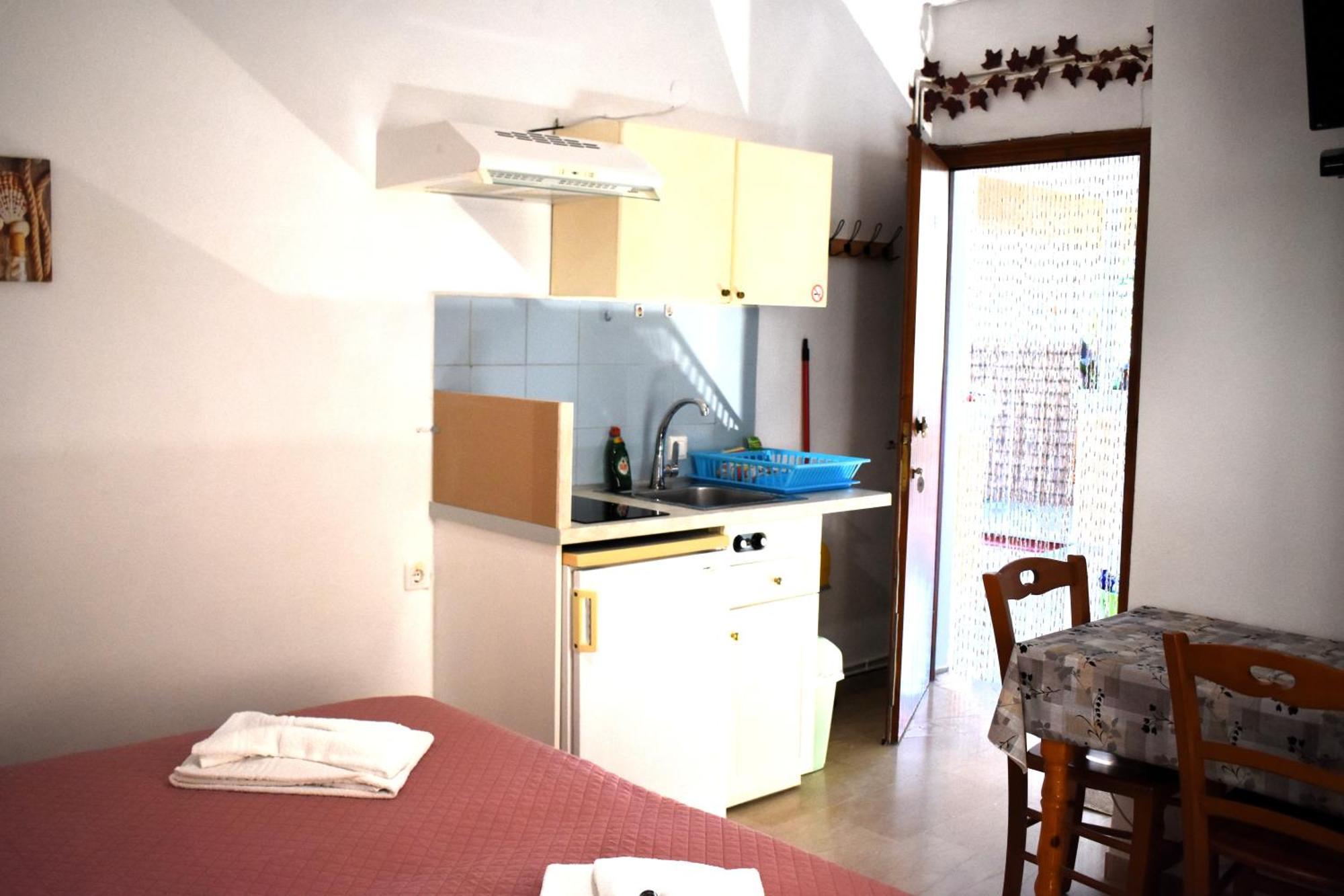 Kostas Apartments & Studios Agios Georgios Pagon Exterior foto