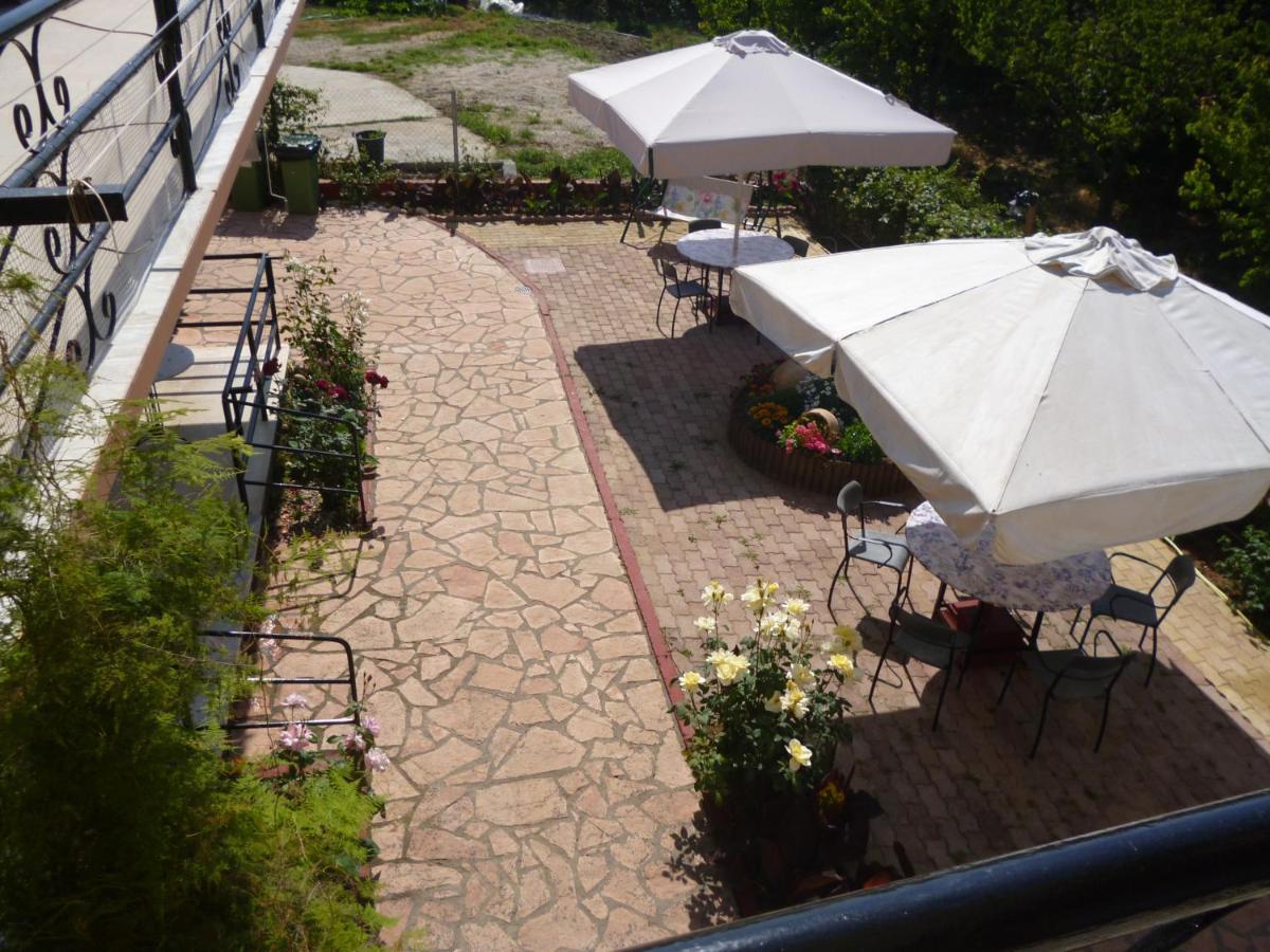 Kostas Apartments & Studios Agios Georgios Pagon Exterior foto