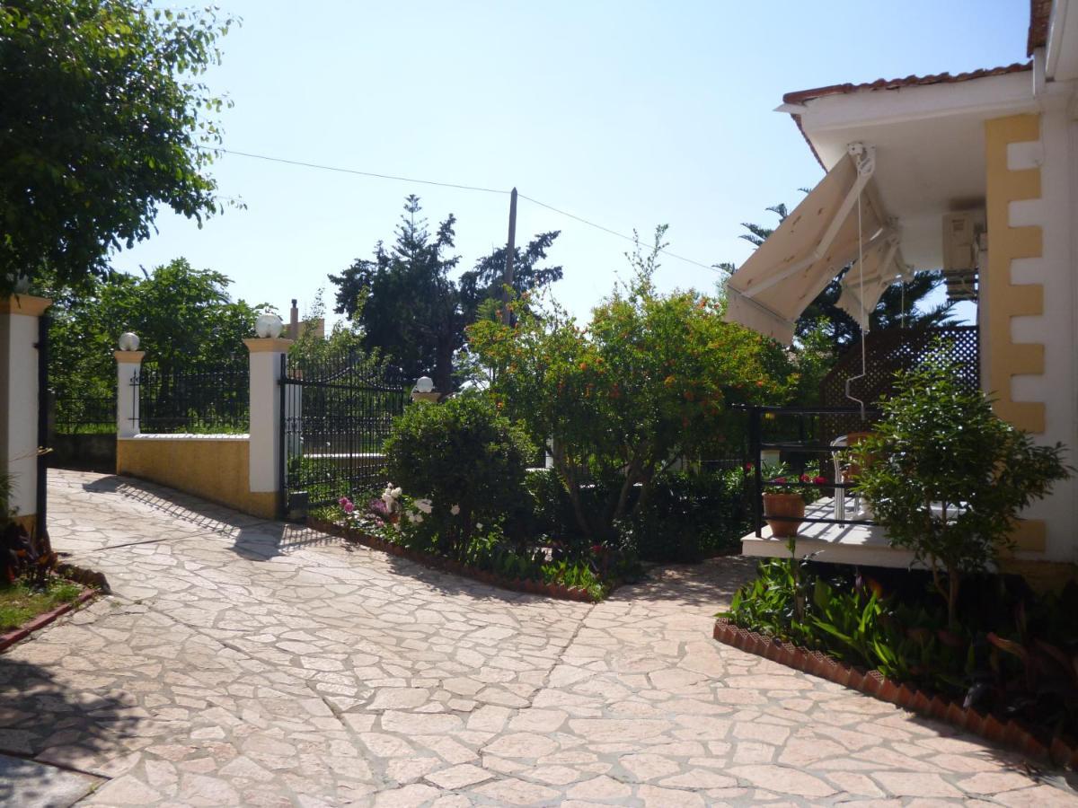 Kostas Apartments & Studios Agios Georgios Pagon Exterior foto